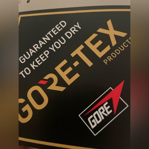 Like new Arc’teryx Men’s Beta Jacket - Picture 6 of 8